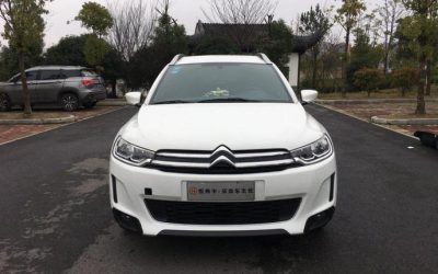 Детали салона Citroen C3-XR 2017, подержанный автомобиль, с характеристиками интерьера и ценой.