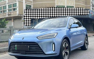 Полный экстерьер AITO M5 2022, гибридного внедорожника, китайского подержанного автомобиля на продажу, с характеристиками, ценой и возможностью покупки в Китае.