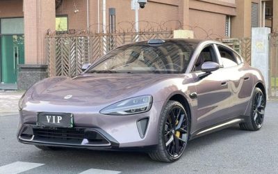 Полный обзор Xiaomi SU7 2024, подержанный автомобиль, с характеристиками и приводом 2WD.