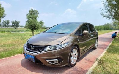 Передний экстерьер 2014 Honda Jade, б/у минивэн на продажу, с бензиновым двигателем, 2WD, характеристиками и ценой в Китае.