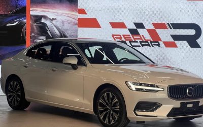Передний экстерьер 2024 Volvo S60, б/у седан на продажу, с бензиновым двигателем, 2WD, характеристиками и ценой в Китае.