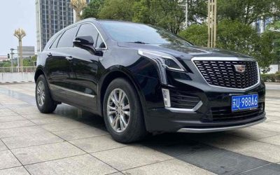 Общий вид экстерьера подержанного внедорожника Cadillac XT5 2021, китайский подержанный автомобиль на продажу, бензин, 4WD, изучите технические характеристики, цену и обзор.