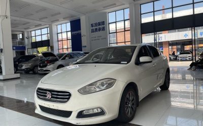 Общий вид Fiat Viaggio 2014 года, подержанный автомобиль, седан, на продажу в Китае, технические характеристики, цена, обзор, 2WD, бензин, китайский автомобиль с пробегом, второй владелец, купить авто.