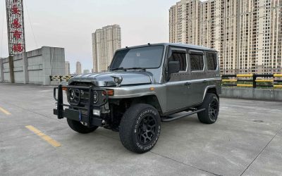 Передний экстерьер подержанного BAIC 212 Classic 2022 бензинового внедорожника на продажу в Китае, 4WD, проверьте спецификации и цену.