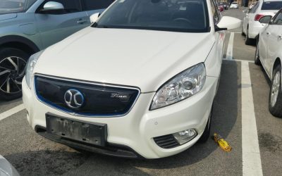 Китайский подержанный BAIC EV EU 2017, электрический хэтчбек, в продаже. Обзор цены, характеристик, интерьера, экстерьера, привода 2WD. Купить вторичный авто из Китая, тип кузова хэтчбек.