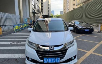 Обзор Honda Odyssey 2017, подержанного бензинового минивэна на продажу в Китае. Ознакомьтесь с характеристиками, ценой и обзором этого автомобиля с пробегом, 2WD.