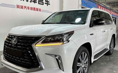 Передний вид внедорожника Lexus LX 2016 года, автомобиль с пробегом на продажу, с характеристиками, ценой и обзором, бензин, 4WD.