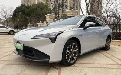 Передний вид седана AION S Plus 2022 года, китайский подержанный автомобиль на продажу, с характеристиками, ценой и обзором б/у авто, электрический, 2WD.