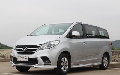 Общий вид подержанного автомобиля SAIC MAXUS G10 2019, бензиновый минивэн, с экстерьером и характеристиками в Китае.
