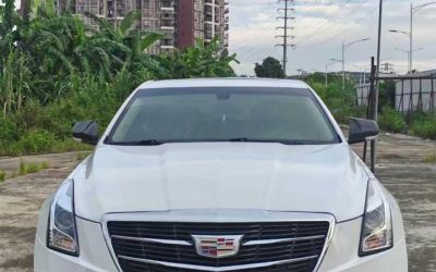 Общий вид подержанного автомобиля Cadillac ATS-L 2018, бензиновый седан, с экстерьером и характеристиками.