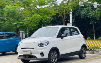 Общий вид подержанного автомобиля Leapmotor T03 2022, электрический хэтчбек, с экстерьером и характеристиками в Китае.