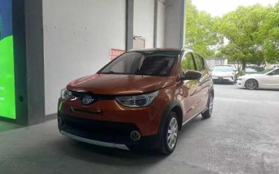 Полный обзор экстерьера подержанного BAIC EV EC 2018 хэтчбека, электрического китайского автомобиля б/у на продажу в Китае, подчеркивает дизайн и цену.