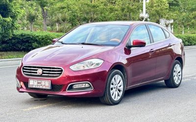 Полный обзор экстерьера подержанного Fiat Viaggio 2013 седана, бензинового автомобиля б/у на продажу, подчеркивает дизайн и цену.