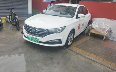 Полный обзор экстерьера подержанного Bestune B30EV 2020 седана, электрического китайского автомобиля б/у на продажу в Китае, подчеркивает дизайн и цену.