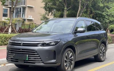 Полный обзор экстерьера подержанного AITO M7 2022 внедорожника, подключаемого гибрида, китайского автомобиля б/у на продажу в Китае, подчеркивает дизайн и цену.