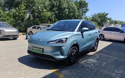 Полный обзор экстерьера подержанного Neta V 2021 внедорожника, электрического китайского автомобиля б/у на продажу в Китае, подчеркивает дизайн и цену.