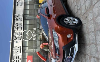 Полный экстерьер подержанного внедорожника Toyota RAV4 2014 для продажи, детализирующий характеристики, цену и привод 2WD/4WD в обзоре подержанного автомобиля.