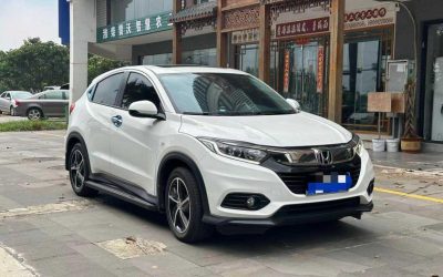 Полный экстерьер подержанного внедорожника Honda Vezel 2022 для продажи, детализирующий характеристики, цену и привод 2WD/4WD в обзоре подержанного автомобиля.