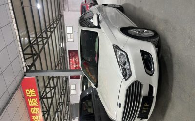 Полный экстерьер подержанного седана Ford Escort 2016 года на продажу, с деталями характеристик, цены и 2WD в обзоре подержанного автомобиля.