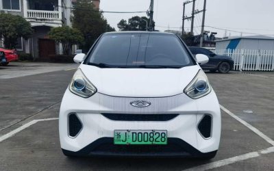 Полный экстерьер подержанного хэтчбека Chery EV Little Ant 2018 года на продажу в Китае, с деталями характеристик, цены и 2WD в обзоре китайского подержанного автомобиля.