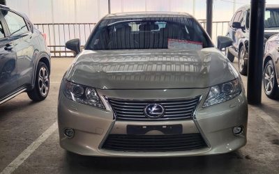 Полный экстерьер подержанного седана Lexus ES 2014 года на продажу, с деталями характеристик, цены и 2WD в обзоре подержанного автомобиля.
