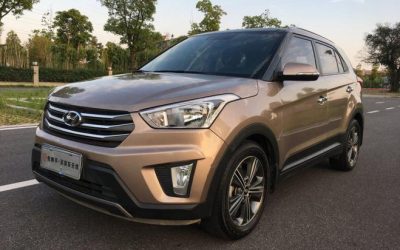 Полный экстерьер подержанного внедорожника BAIC-Hyundai ix25 2016 года на продажу в Китае, с деталями характеристик, цены и 2WD в обзоре китайского подержанного автомобиля.