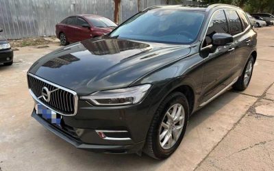Полный экстерьер подержанного внедорожника Volvo XC60 2020 года на продажу, с деталями характеристик, цены и 2WD/4WD в обзоре подержанного автомобиля.