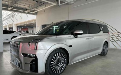 Полный внешний вид подержанного электромобиля Zeekr 009 2023 года на продажу в Китае, с характеристиками, ценой и 2WD в обзоре подержанного автомобиля.
