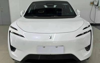 Полный внешний вид подержанного электромобиля Avatr 11 2023 года на продажу в Китае, с характеристиками, ценой и 2WD/4WD в обзоре подержанного автомобиля.