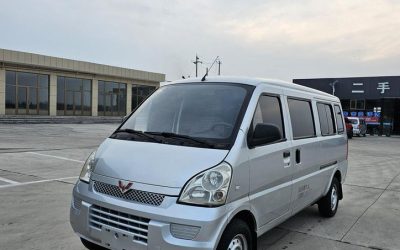 Общий внешний вид подержанного Wuling Rongguang 2017 минивэн для продажи, с ценой, характеристиками, приводом 2WD и бензиновым топливом в Китае.