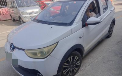 Экстерьер BAIC EV EC 2016, подержанный китайский хэтчбек с электрическим двигателем на продажу, с приводом 2WD, характеристиками и ценой в Китае.