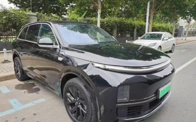 Full view of a second-hand LI L7 2023 SUV, showcasing hybrid specs and price, for sale in China.