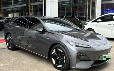 Полный вид подержанного Deepal SL03 2023 седана, демонстрирующий цену и особенности, для продажи в Китае.