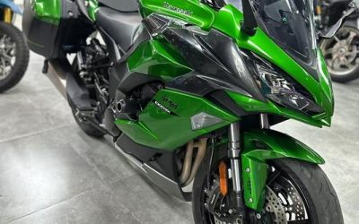 Экстерьер мотоцикла Kawasaki Ninja 2023, демонстрирующий характеристики, цену и обзор подержанного китайского автомобиля, бензин, 2WD, купить в Китае.