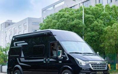Экстерьер фургона JMC Ford Transit 2023, демонстрирующий характеристики, цену и обзор подержанного китайского автомобиля, дизель, 2WD, купить в Китае.
