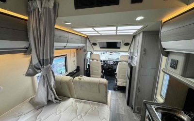 Экстерьер фургона Iveco Daily 2021, демонстрирующий характеристики, цену и обзор подержанного китайского автомобиля, дизель, 2WD, купить в Китае.