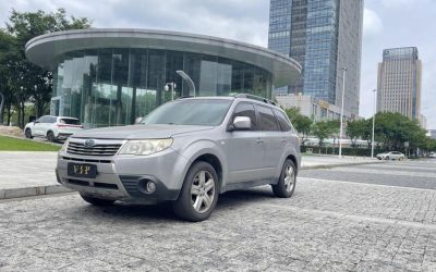 Полный вид подержанного 2009 Subaru Forester, бензинового внедорожника, на продажу, с характеристиками и ценой.