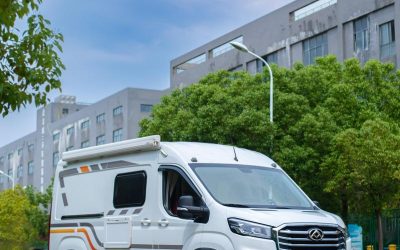 Экстерьер фургона SAIC Maxus V90 2021, демонстрирующий характеристики, цену и обзор подержанного китайского автомобиля, дизель, 2WD, купить в Китае.
