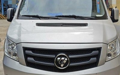 Передний вид фургона Foton Toano 2022, подержанный автомобиль на продажу, обзор характеристик и цены для китайского дизельного фургона, 2WD.