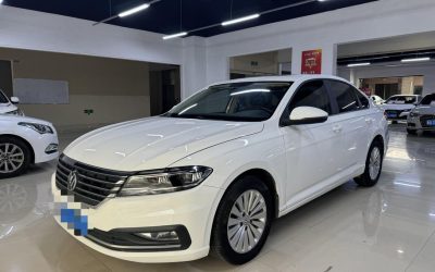 Передний вид VW Lavida 2019, подержанный седан, бензин, 2WD, на продажу в Китае, цена и характеристики.