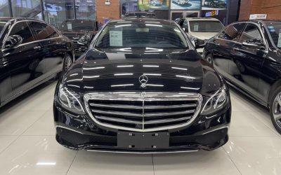 Передний вид Mercedes E-Class 2019, подержанный седан, бензин, 2WD, на продажу в Китае, цена и характеристики.