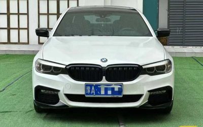 Передний вид BMW 5 Series 2018, подержанный седан, бензин, 2WD, на продажу в Китае, цена и характеристики.