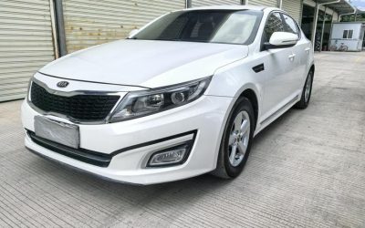 Передний вид Kia K5 2014, подержанный седан, бензин, 2WD, на продажу в Китае, цена и характеристики.