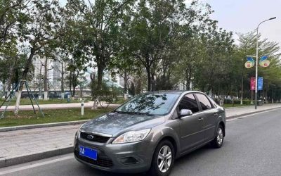 Передний вид Ford Focus 2010, подержанный хэтчбек, бензин, 2WD, на продажу в Китае, цена и характеристики.