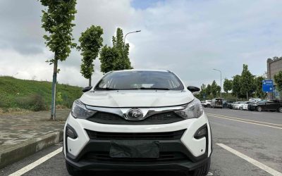 Передний вид BYD Yuan 2018, китайский подержанный электровнедорожник, 2WD, на продажу в Китае, цена и характеристики.