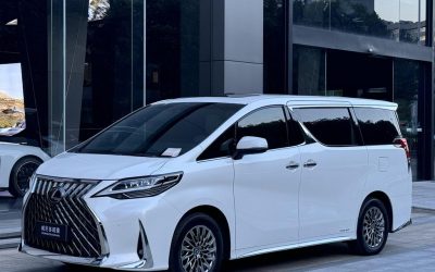 Интерьер б/у Lexus LM 2022, подержанный гибридный минивэн на продажу, с характеристиками, ценой и обзором, привод 4WD.