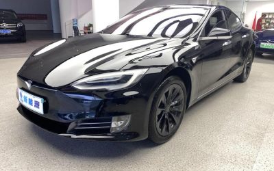 Интерьер б/у Tesla Model S 2018, подержанный электрический седан на продажу, с характеристиками, ценой и обзором, привод 4WD.