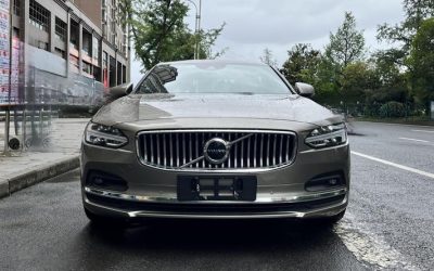 Интерьер б/у Volvo S90 2021, подержанный гибридный седан на продажу, с характеристиками, ценой и обзором, привод 2WD.