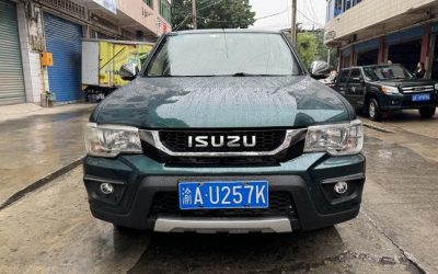 Передний вид ISUZU Pickup 2016, подержанный автомобиль, дизельный пикап, 4WD, на продажу с характеристиками и ценой.