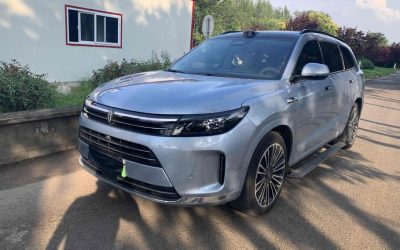 Передний вид AITO M7 2024, китайский подержанный автомобиль, гибридный внедорожник, 4WD, на продажу с характеристиками и ценой.